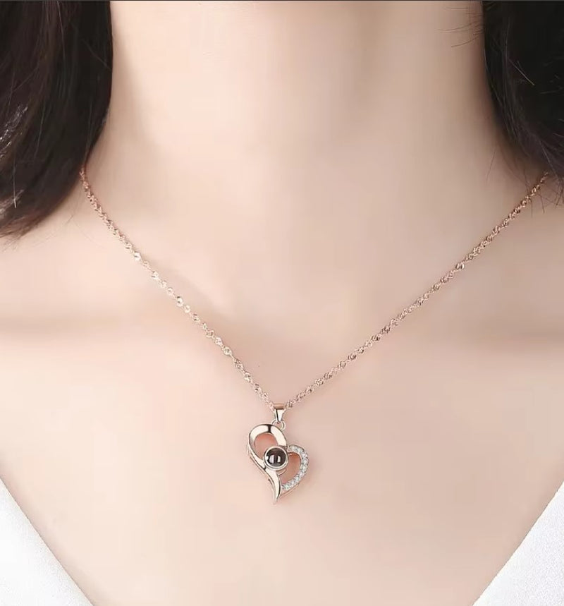 Collar Corazón TE AMO en 100 Idiomas - Regalo Romántico Perfecto